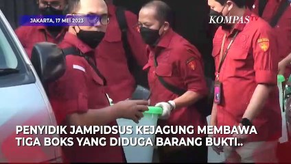 Penampakan Boks Diduga Barang Bukti Usai Geledah Rumah Dinas Johnny Plate