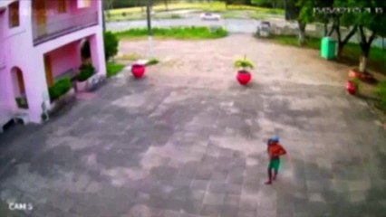 Homem esfaqueia vigilante em pátio de conservatório de música