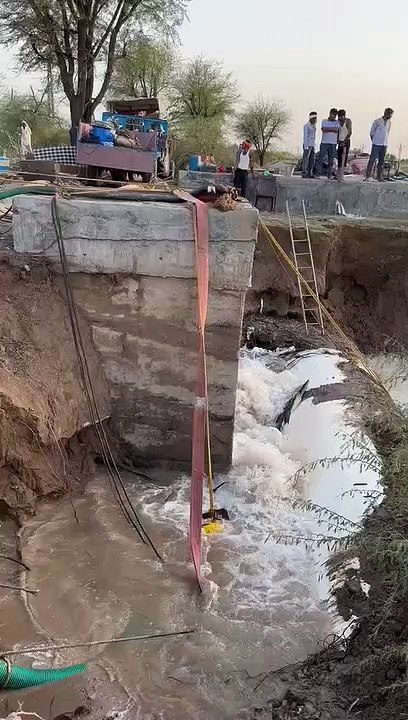 बीसलपुर सिस्टम की 2300 एमएम की लाइन में आया लीक...