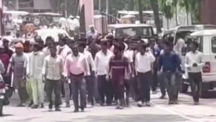 बहराइच: आउटसोर्सिंग कर्मचारियों ने किया प्रदर्शन, जानिए विरोध प्रदर्शन की वजह