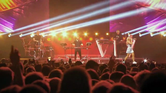 Regi Emma Heesters - Blackout (Milk Inc.) - Live @ Sportpaleis Antwerp 22-10-2022