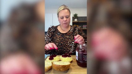 Mum divides internet after buttering bread roll with - a SPOON