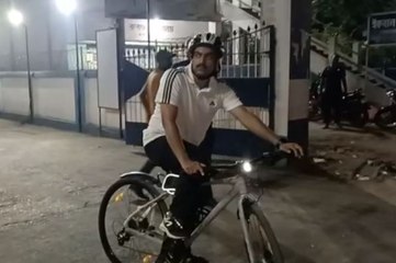 ৩৫ কিলোমিটার সাইকেল চালিয়ে সাধারণের বেশে থানায় সারপ্রাইজ ভিজিট পুলিশ সুপারের!