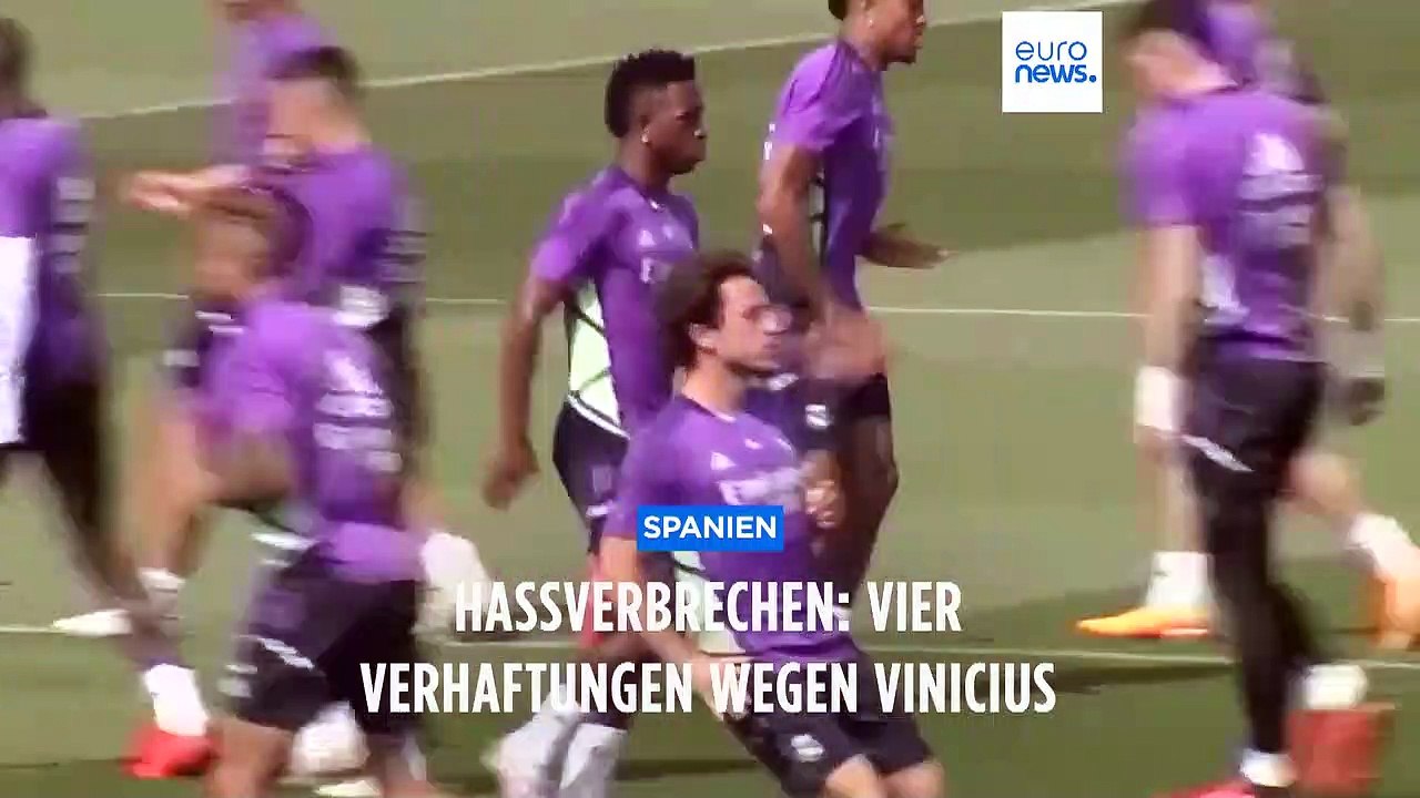 Braune Puppe mit Vinicius -Trikot baumelt von Brücke - 4 Verhaftungen