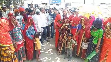 ग्रामीणों ने सांप्रदायिक तनाव की जताई आशंका, जान जोखिम में डालने की दी चेतावनी