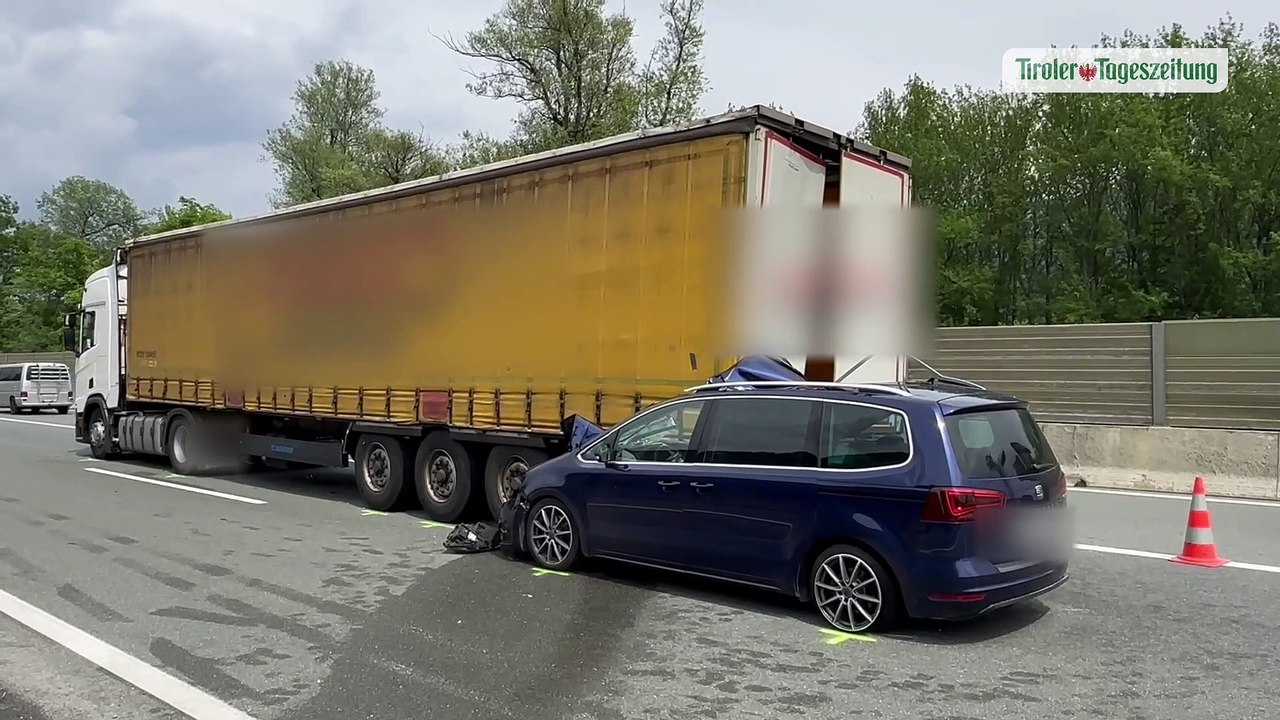 Auto prallte bei Langkampfen ungebremst gegen Lkw