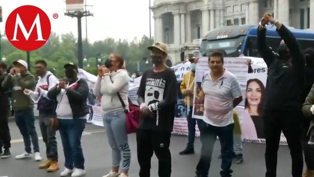 Promotores de ópticas bloquean Eje Central; piden a autoridades que les permitan trabajar