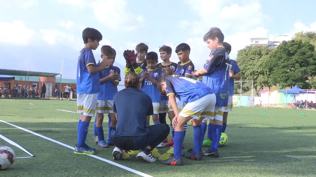 Una academia de fútbol para niños en Venezuela sueña con llevar a la Vinotinto a un Mundial