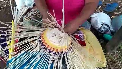 Indígenas que vendem artesanato na cidade vêm da região centro-sul do Paraná