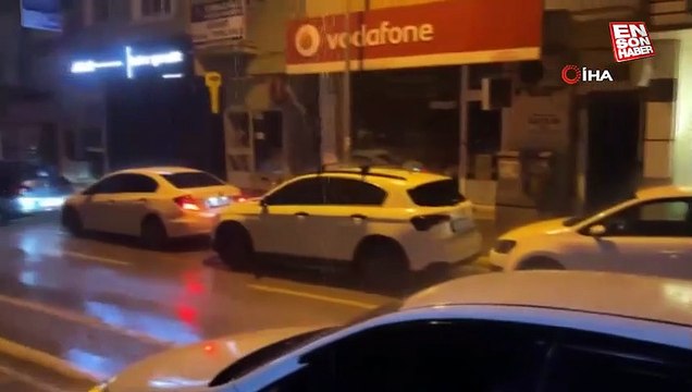 Balıkesir'i yarım saatlik yağmur felç etti, bir çok ev ve iş yerini su bastı