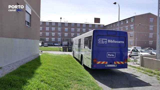 Livros fechados não fazem letrados . Bibliocarro volta aos bairros da Invicta para espalhar literatura e ser antídoto contra a solidão