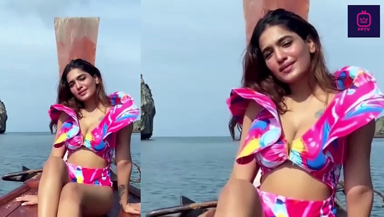 Saniya Iyappan In New Stylish Fit