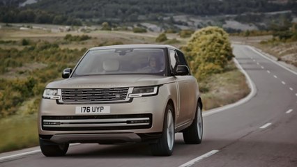 The new Range Rover P530 AWD in Satin Finish Driving Video