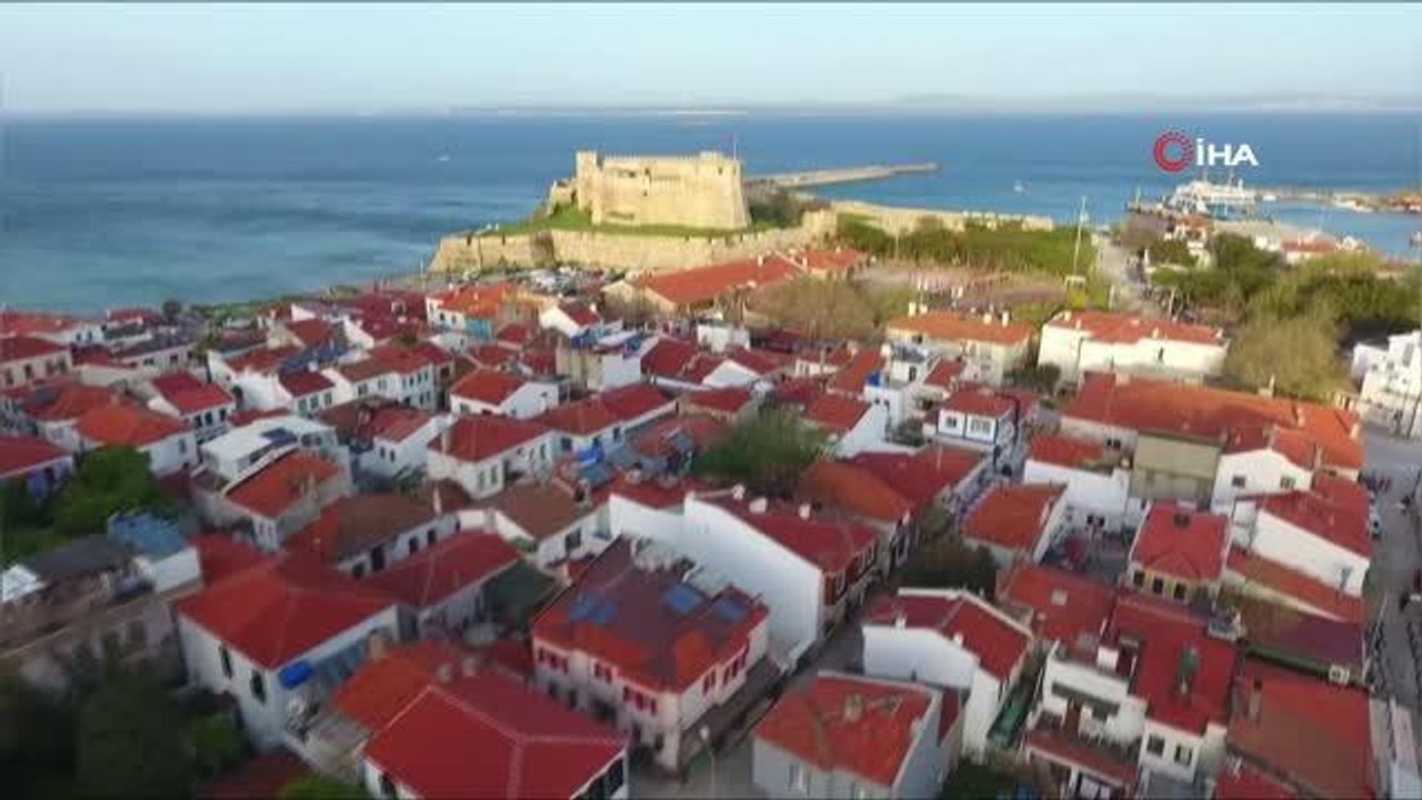 Kuzey Ege'nin turizm cenneti Bozcaada ilçesinde 3 günlük tatil için doluluk oranı yüzde 100'e ulaştı