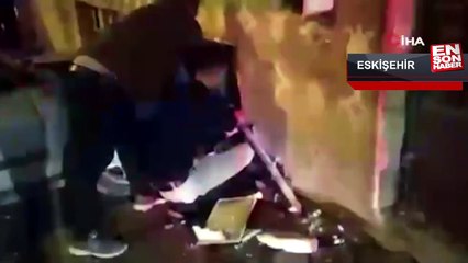 Eskişehir'de kaza sonrası başlayan doğalgaz sızıntısına vatandaştan çözüm