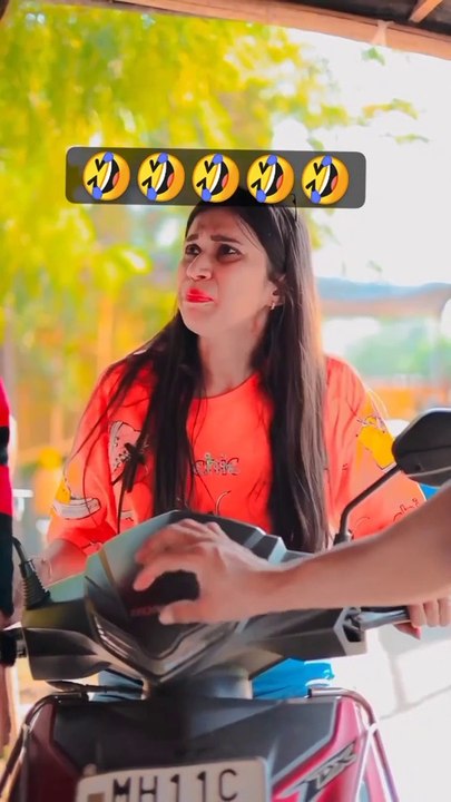 Kia larki hai yaar.