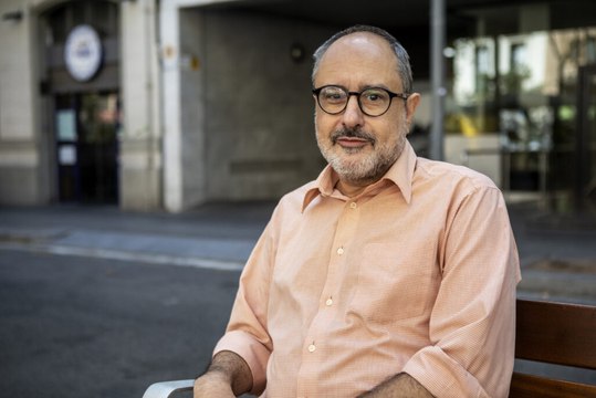 Espai VilaWeb - Presentació del llibre 'Barcelona no té solució', d'Antonio Baños (17.05.2023)