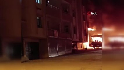 Park halindeki araç alev alev yandı