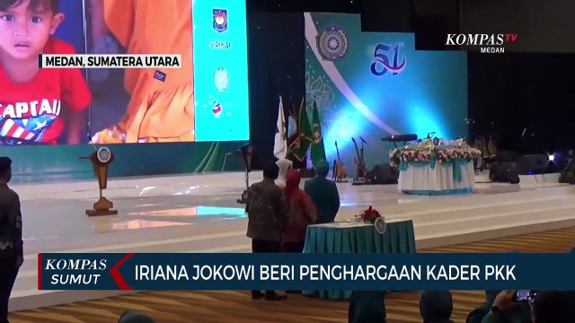 Ibu Negara Iriana Joko Widodo Beri Penghargaan Kepada Kader PKK