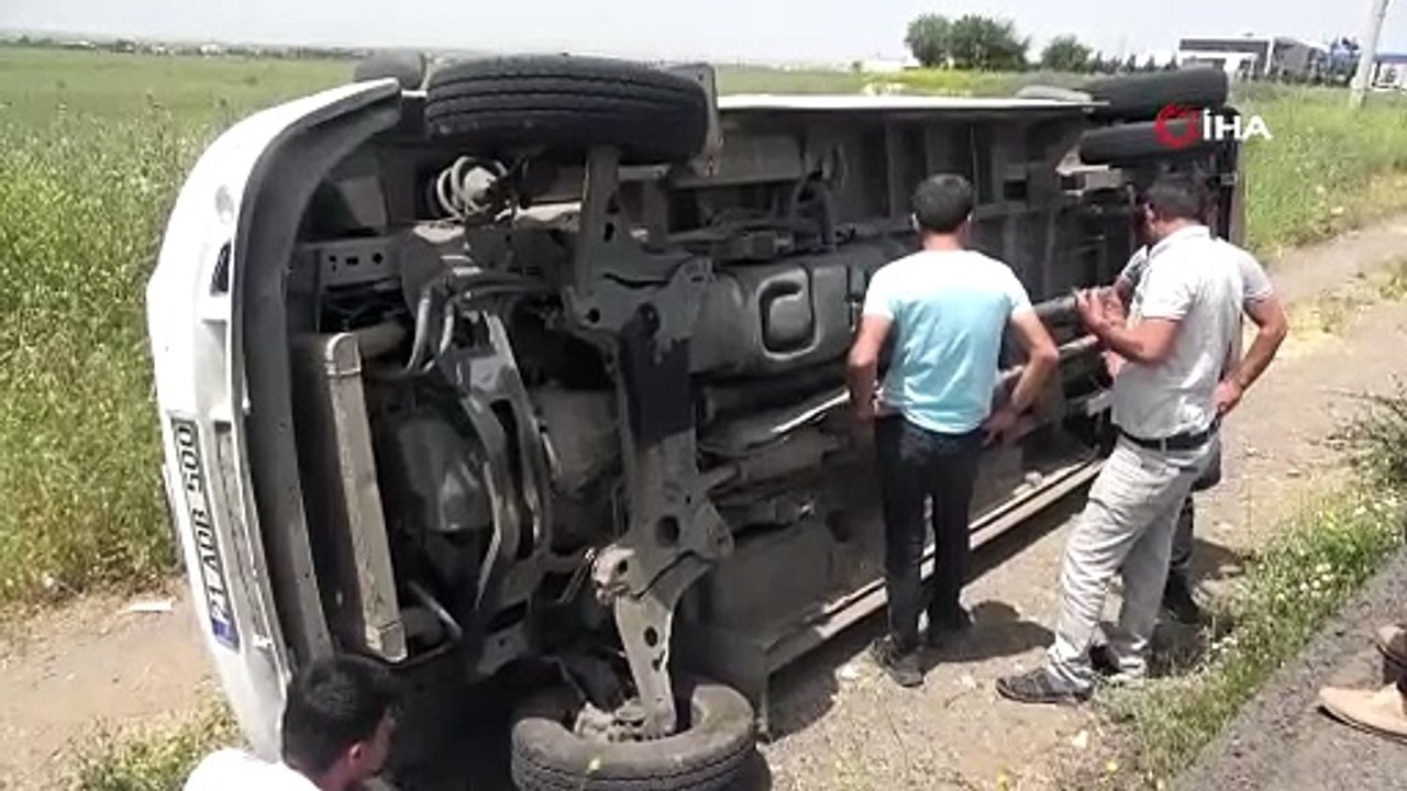 Diyarbakır’da minibüs şarampole yuvarlandı: 7 yaralı