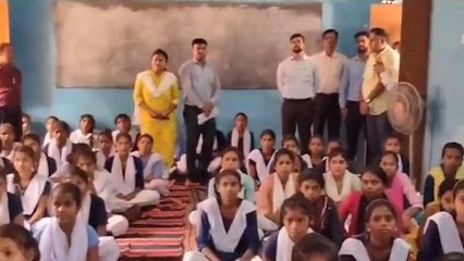 बांका: डीएम ने गुरु गोष्ठी में लिया हिस्सा, स्मार्ट क्लास का किया निरीक्षण