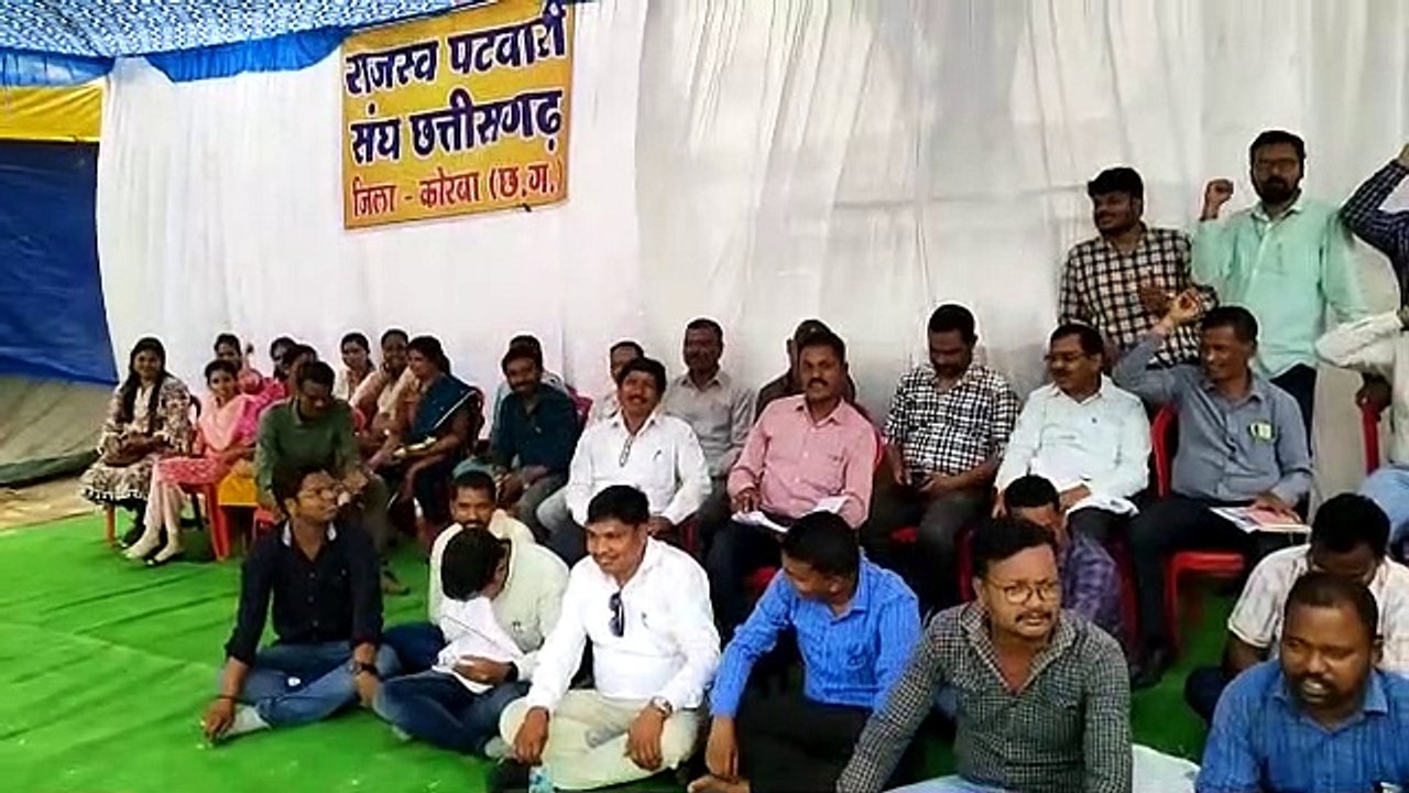 आठ सूत्रीय मांगों को लेकर अनिश्चितकालीन हड़ताल पर पटवारी