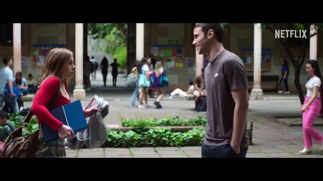 A través del mar Tráiler