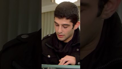 Trafo Kan Verirken Soruları Beğenmedi | Pis Yedili #shorts