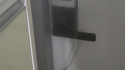 혼자 사는 집 문틈으로 철사 '쑥'...용의자 특정 / YTN