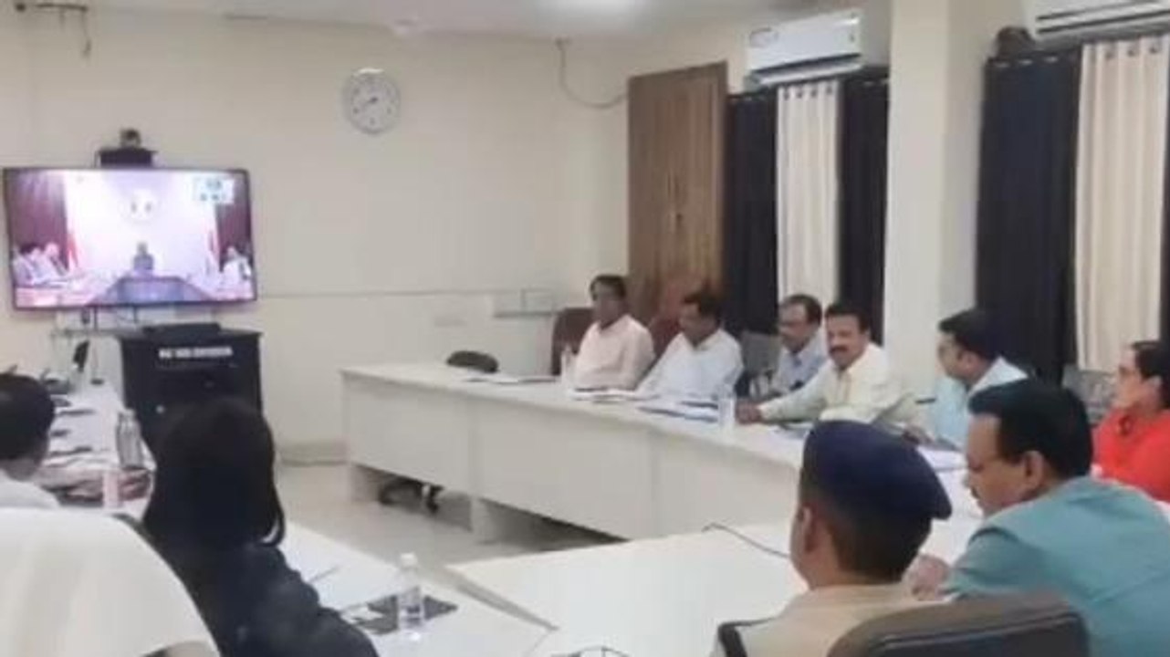 खरगोन: मुख्यमंत्री जन सेवा अभियान की CM ने की समीक्षा,दिये आवश्यक दिशा निर्देश
