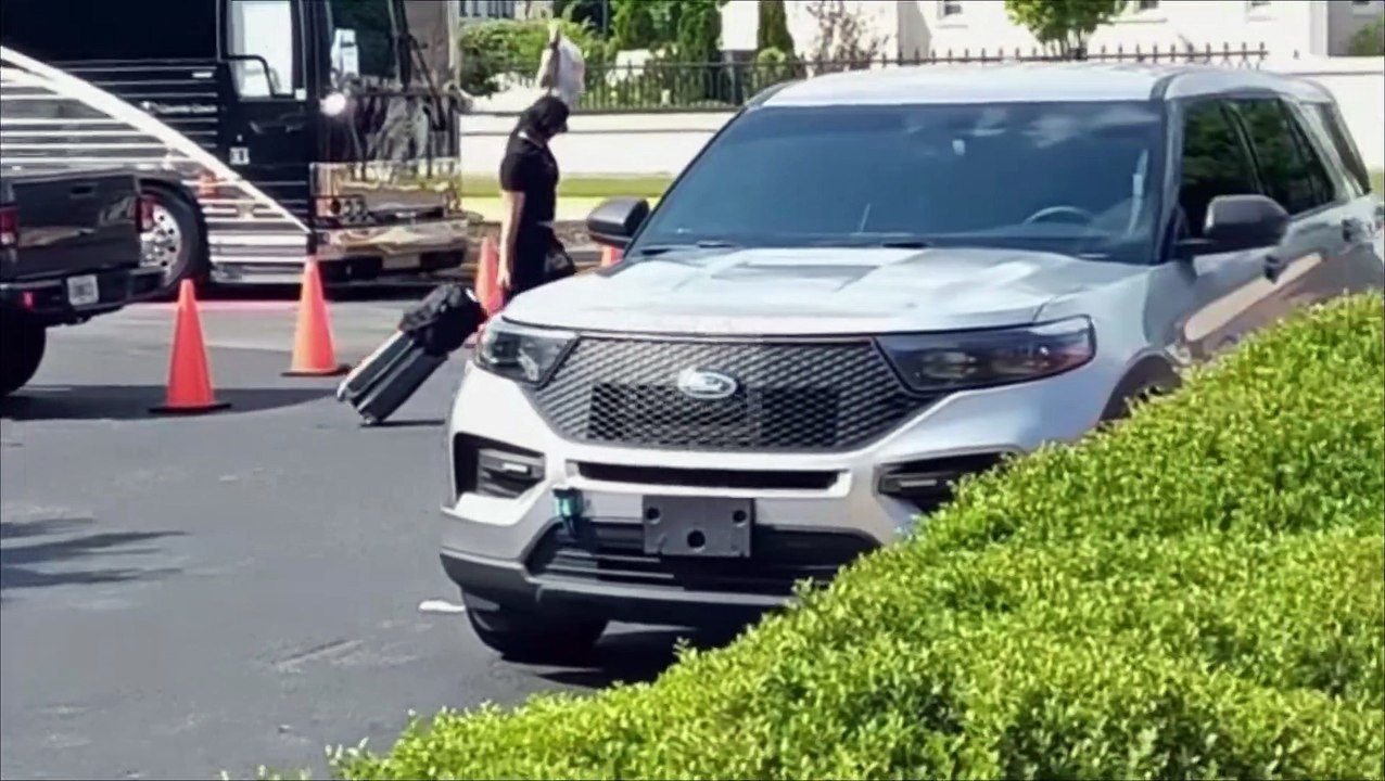 Rhea Ripley, Cody Rhodes, Austin Theory & Finn Balor arrive to arena during WWE Live Event!