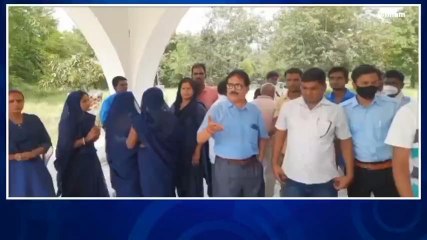 मऊ: राज्य कर्मचारियों ने किया कलेक्ट्रेट का घेराव,अपनी मांगों पर अड़े