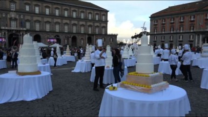 Piazza del Plebiscito invasa da torte nuziali per "Dolce amore"