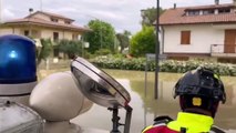 Alluvione Emilia Romagna, a bordo dell'anfibio dei pompieri per il salvataggio - Video