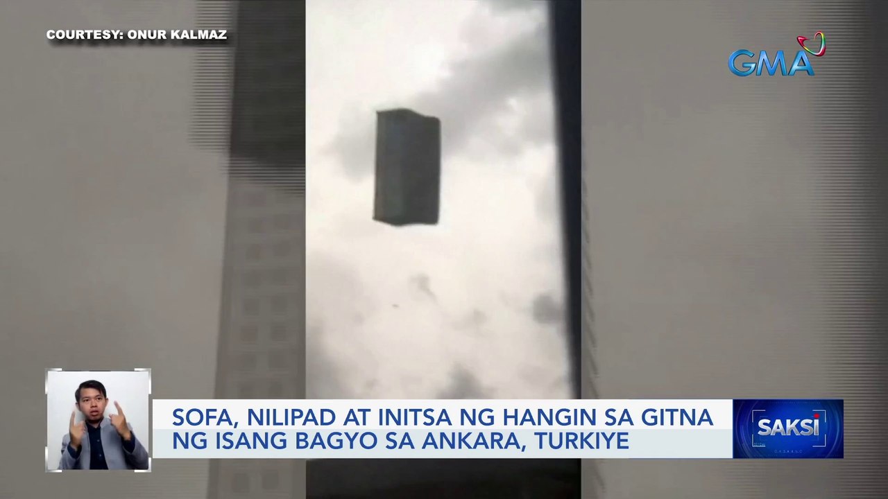 Sofa, nilipad at initsa ng hangin sa gitna ng isang bagyo sa Ankara, Türkiye | Saksi