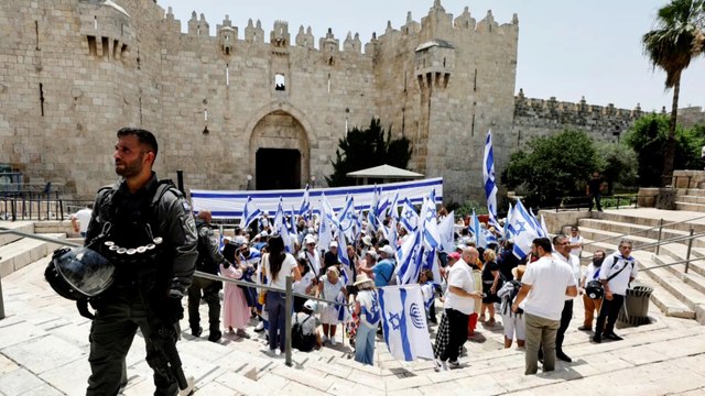 ما وراء الخبر- مشاركة رسمية في مسيرة الأعلام الإسرائيلية .. إلى أين يتجه الوضع بالقدس؟