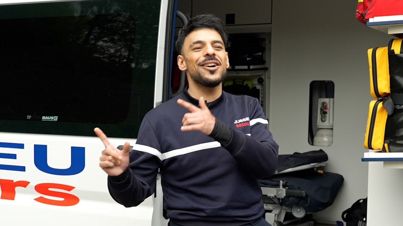 « Je le fais avec le cœur » : on a rencontré Mike, l’ambulancier qui chante pour ses patients