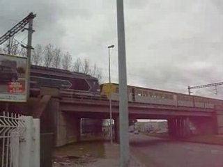 manoeuvre d'un rrr jaune avec une bb 67000