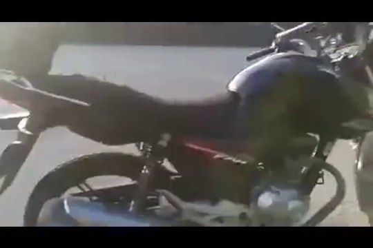 Infelizmente a minha quinta Feira foi assim logo 7:20 horas da manhã Pneu furado na Fernão Dias tive que impura a moto por 1:40 horas
