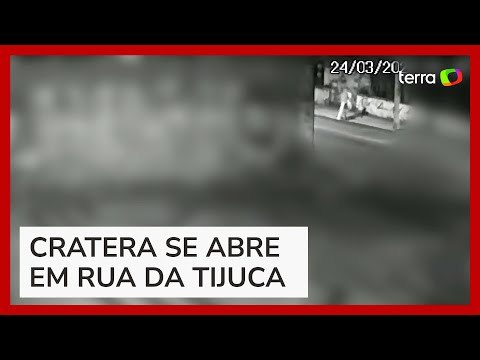 Cratera se abre em calçada e 'engole' irmãos no Rio de Janeiro