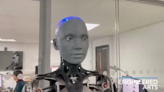ChatGPT dans un robot à expressions faciales.