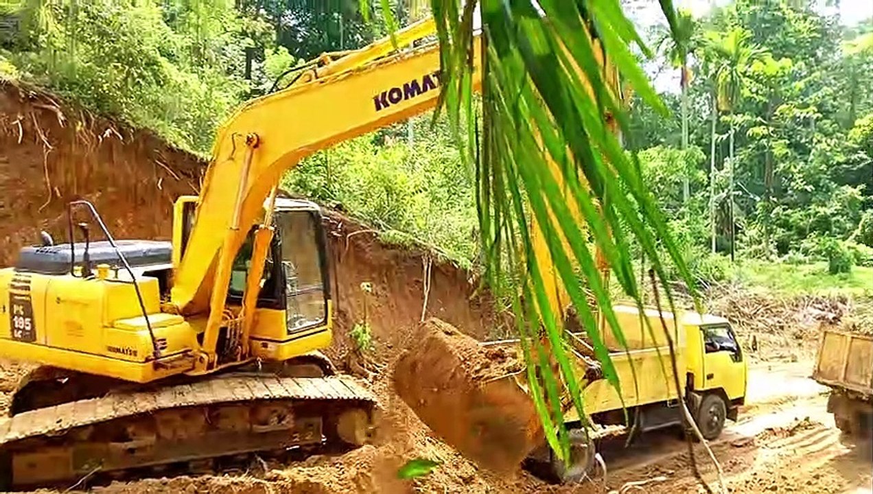 Advanced Loading Solution Komatsu PC 195 LC Dump Truck Excavator