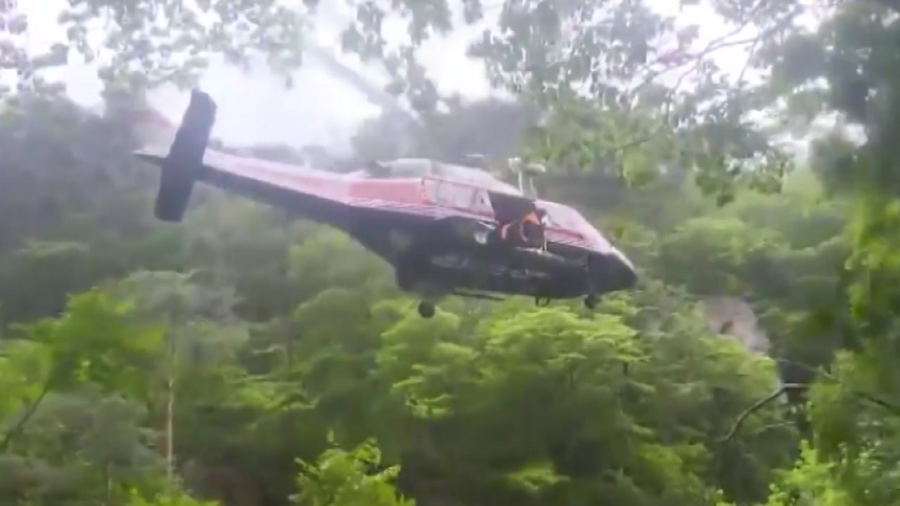 용문산에서 4m 아래로 추락한 40대...헬기로 구조 / YTN