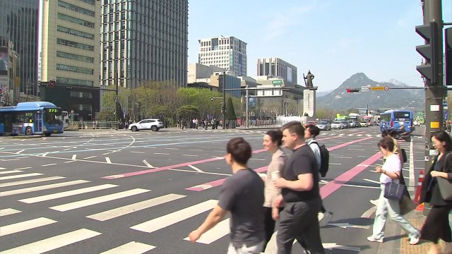[날씨] 서쪽 다시 초여름 더위...동해안, 산발적 비에 선선 / YTN