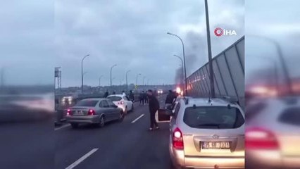 Haliç Köprüsü'nde bariyerlere çarpan araç alev alev yandı