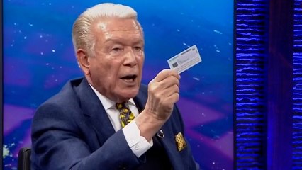 Uğur Dündar kimliğini göstererek: Kimse bizi aptal yerine koymasın!