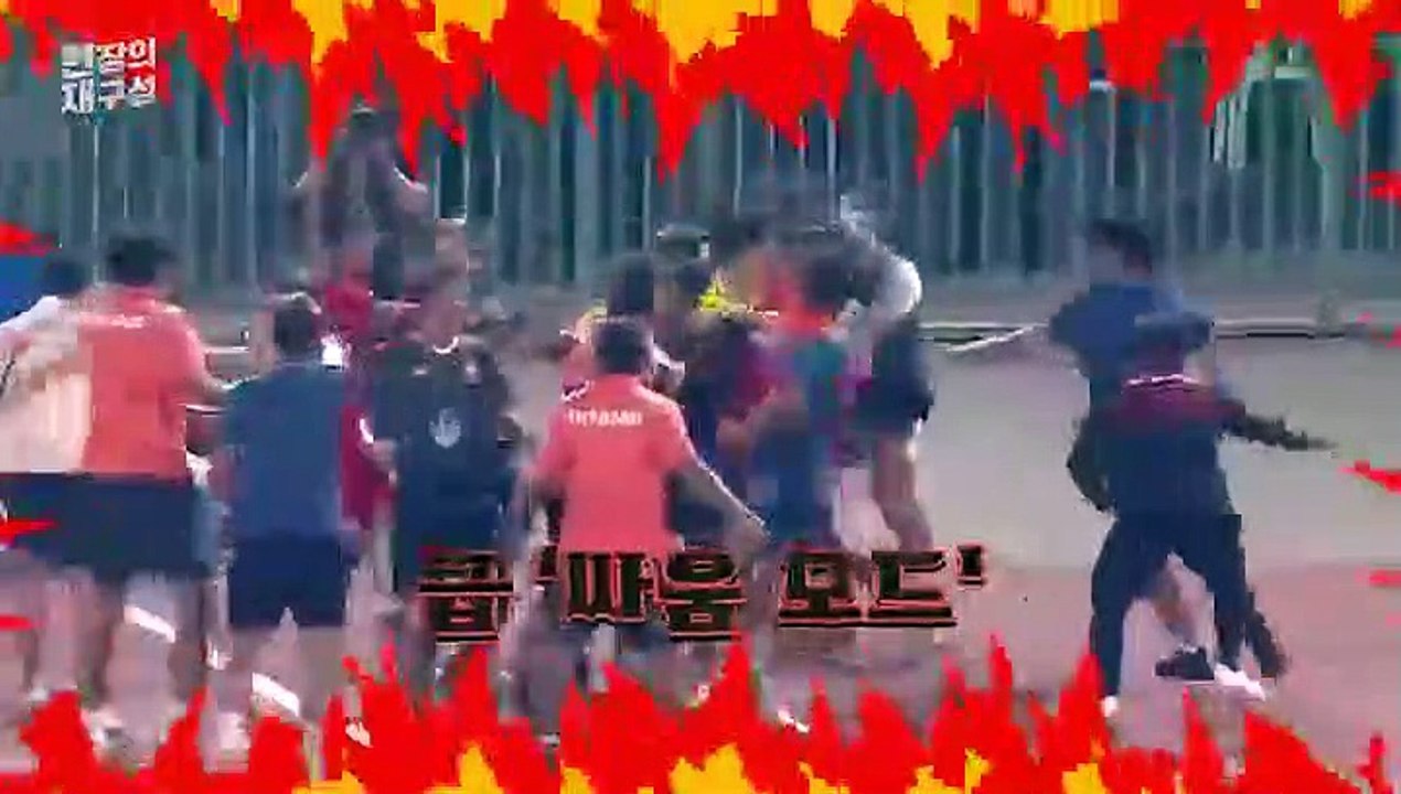 [현장의재구성] 때리고 차고 레드카드만 4장…이거 축구 맞아?