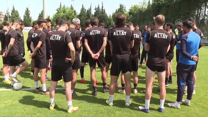 İZMİR - Altay Teknik Direktörü Ayhan Tuna Üzümcü, sezonu değerlendirdi