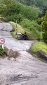 Una carretera se hunde por completo tras las fuertes lluvias en Bolonia