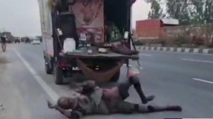 आस्था की अनूठी तस्वीर, 188 दिनों में 700 किलोमीटर दुरी तय कर मथुरा पहुंचे लोटन बाबा, देखें वीडियो